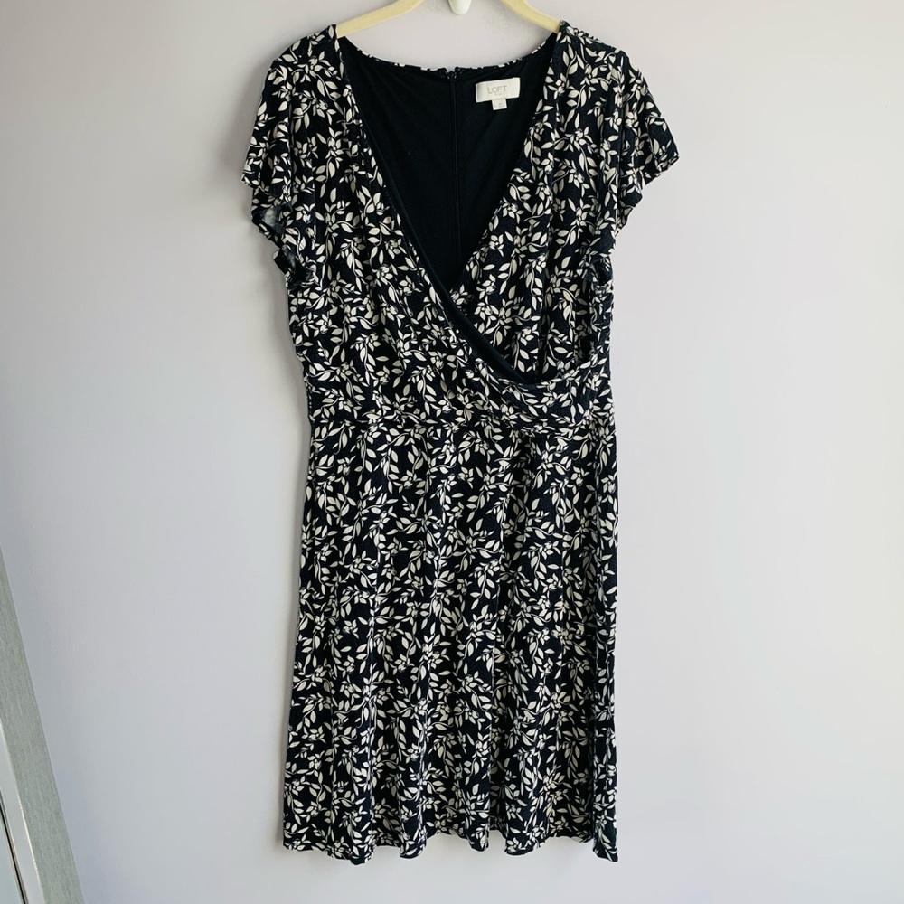 Loft Floral Knit Dress Black Cream Faux Wrap Ditsy Floral Lightweight Work 10
